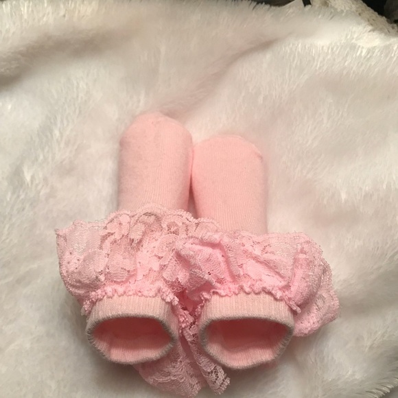 Rare Vintage Newborn Baby Pink Lace Ruffle Socks - Picture 3 of 5